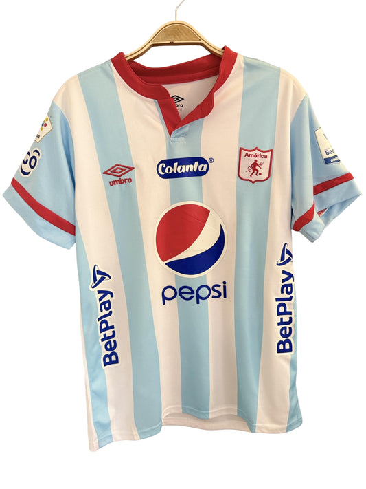 Camiseta Oficial América de Cali – Alterna (Celeste y Blanca)
